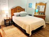 Unique Hexagon Cottage Atop Marina · Boat Parking · 3 En Suite Baths · Pets Okay - WiFi