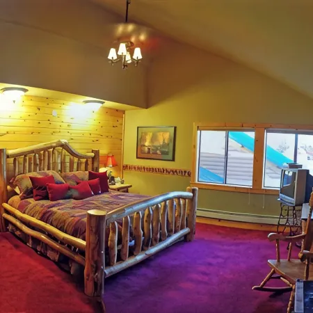 Large Lake Front w/ Own Dock and Mountain Views. Sleeps 20 Cert Vrp-25-0468