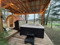 4-bedroom two level guest house next to Shupac Lake in Grayling - Homestays