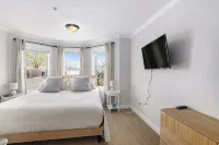 NEWLY remodeled Bay View condo downtown TC - Boutique