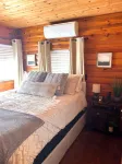 Cool cabin with AC in charming Pine