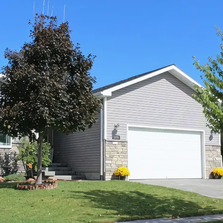 Spacious 4-bedroom house with AC, WiFi in NW Lincoln