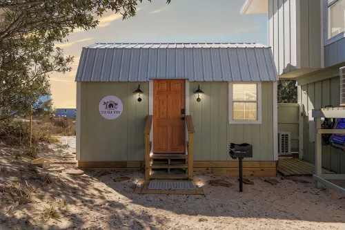 "The Sea Shed": Tiny Guest House with Gulf Views, Golf Cart & Beach Access - Country Houses