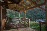 Private Creekside Cabin • Waterfall • Hot Tub • Lake Access - Alppimaja
