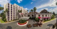 Knott's Hotel - parking