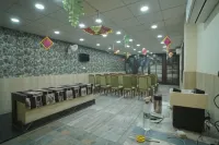 Hotel Adhiraj Inn - 廚房