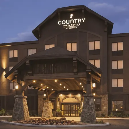 Glacier International Lodge