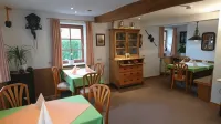 Pension Landhaus Fischer - parking