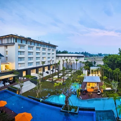 Harris Hotel & Conventions Malang Hotels near Malang Plaza