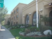 Portside Inn & Suites - Parking