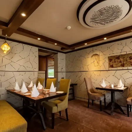Apple Orchard Resort & Spa - Overlooking Zabarwan Mountain