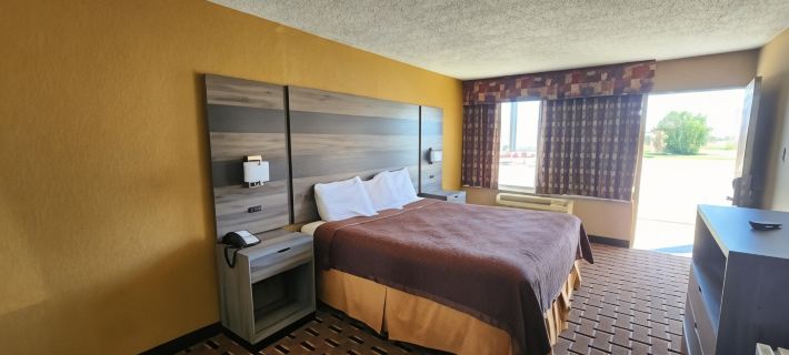 Super 7 Inn Hotels in Midland