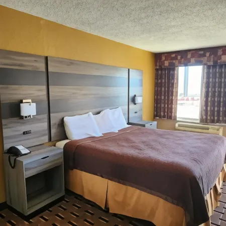 Super 7 Inn