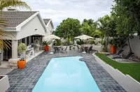 Orange Inn Knysna - Pools
