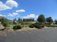 Blue Door Inn - Motels