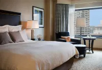 Renaissance Chicago Downtown Hotel - Kitchens