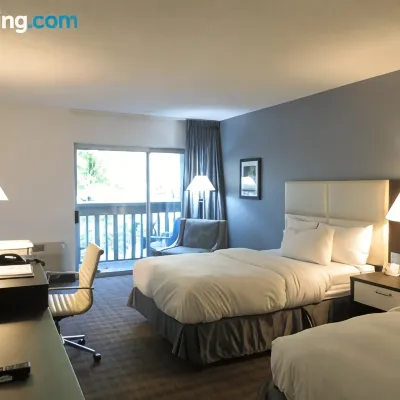 Toronto Don Valley Hotel Hotele w pobliżu Danforth