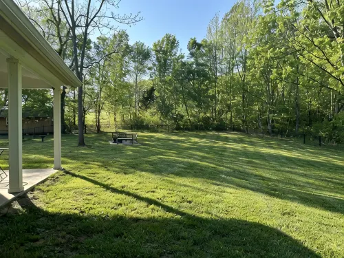 Tastefully decorated French Country Cottage on a horse farm with RV/Boat hookup - Wifi