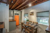 The Hideaway Cottage - Entire Home in Fox Point! - Bungalows