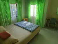 Cloverleaf Homestay Hotels in Bontang