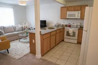Walk to Beach! King Size Condo! - 4つ星