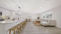 Luxury Retreat: Pool + Near Top Beaches - Wifi