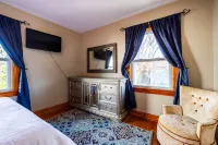 Relax, min from Louisville, Pet friendly, Entire house- fenced in backyard.