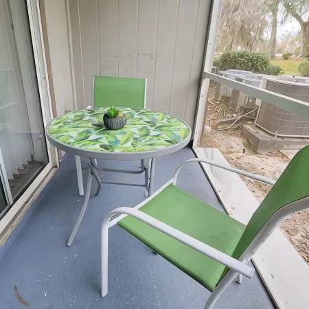 Pet-Friendly 2BR Condo Next to North Florida Hospital