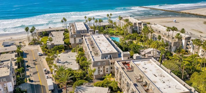 Luxurious and Spacious Condo steps from the Beach Hotele w: Oceanside
