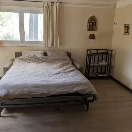 Charming T1 of 30 m² on the ground floor of villa
