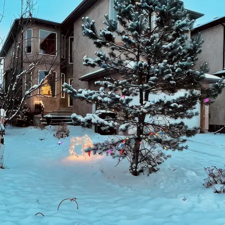 Cozy 2 bedroom basement with 2 beds, kitchen, 75’’ TV and bathroom