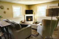 Cambrian & Co. Downtown Loft Stylish, Sophisticated, Charm - Wi-Fi