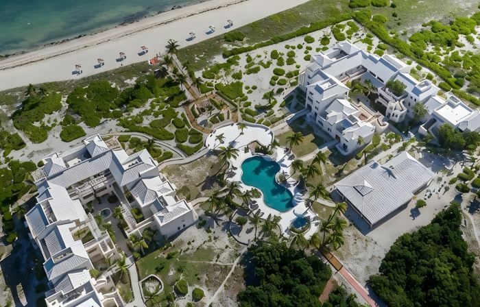 Beautiful Ocean View 3 Bedroom Condo on the Beach