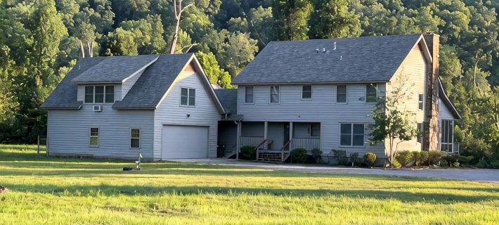 Spacious family home on the banks of the Little Red River in Heber Springs AR. Hotels in Cleburne County