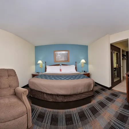 Econo Lodge Inn & Suites