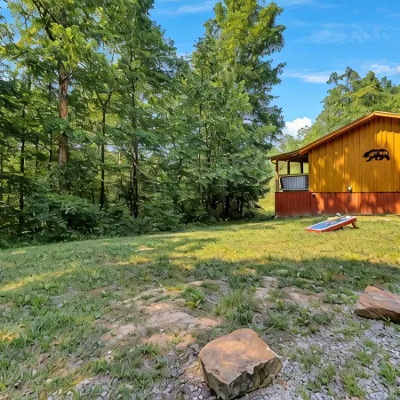 Romantic Red River Gorge Cabin w/ Hot Tub, Pond Views & Dog Friendly