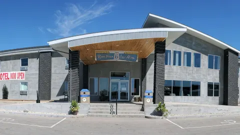 Roadhouse 52 Inn & Suites in Steinbach
