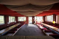 Triund Camps Riverside Resort - 2 estrellas