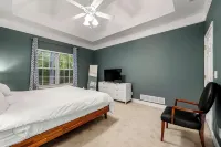Lake Lanier Retreat, Dock, Firepit, Home Theater,HotTub - Boutique