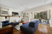 100 Yr. Old Chicago Brick Craftsman with yard, Near Beach and Loyola! - Holiday bungalows