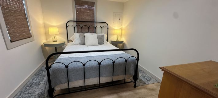 Little Blue Cottage - Charming 1-bedroom cottage in Kirksville Hotels in Adair County