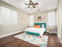 Fresno House - BBQ, Fire Pit, 3 Bed, 2 Bath & 2 Car Garage!