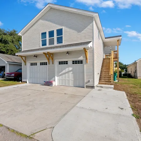 Fully Remodeled Home with Optional in-Law Apartment for Large Groups