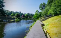 River Inn Cabin Theme Flat w/ Dock - Homestays