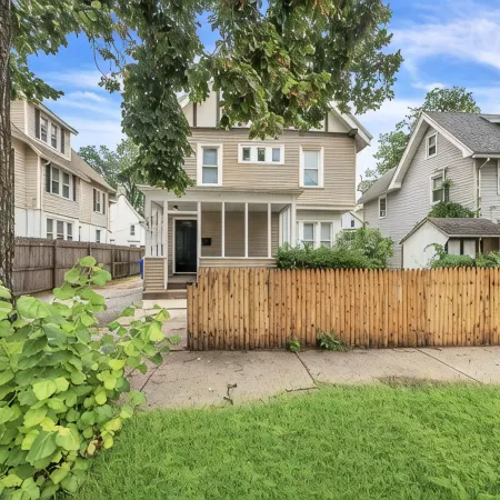 Beautiful 4BR 2 Bathroom House with Parking