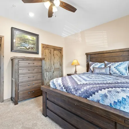 Pine Cone Lodge-Private Hot Tub, Pool Table, 2 Pools & Splash Pad, Pet Friendly!