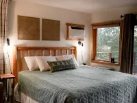 Whirlpool Suite w/ Pool, Hot Tub, Hiking, Golfing, & More on Lutsen Mountain - Balkon