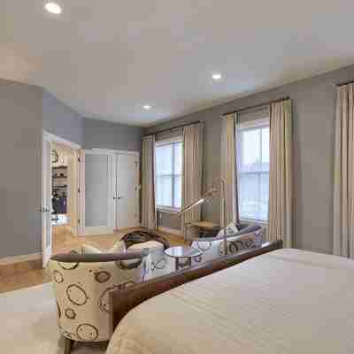 Luxury Lancaster Downtown Condo - 3 blocks from Central Market! Rooms