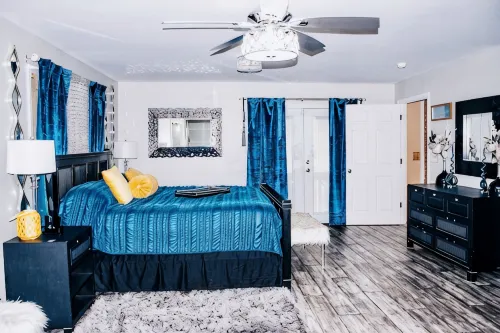 Upscale Abode - Jacuzzi