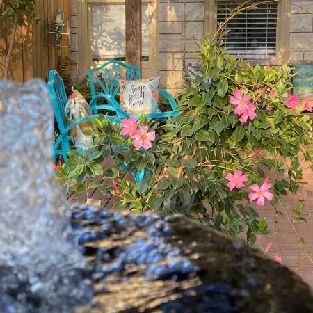 Charming bungalow near downtown Round Rock! High speed Wi-Fi!